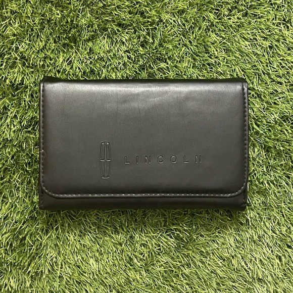 2019 Lincoln NAVIGATOR 3.5L V6 Owners Manual - Picture 8 of 10